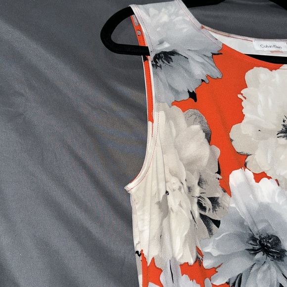 Red floral pho wrap top - Picture 5 of 7